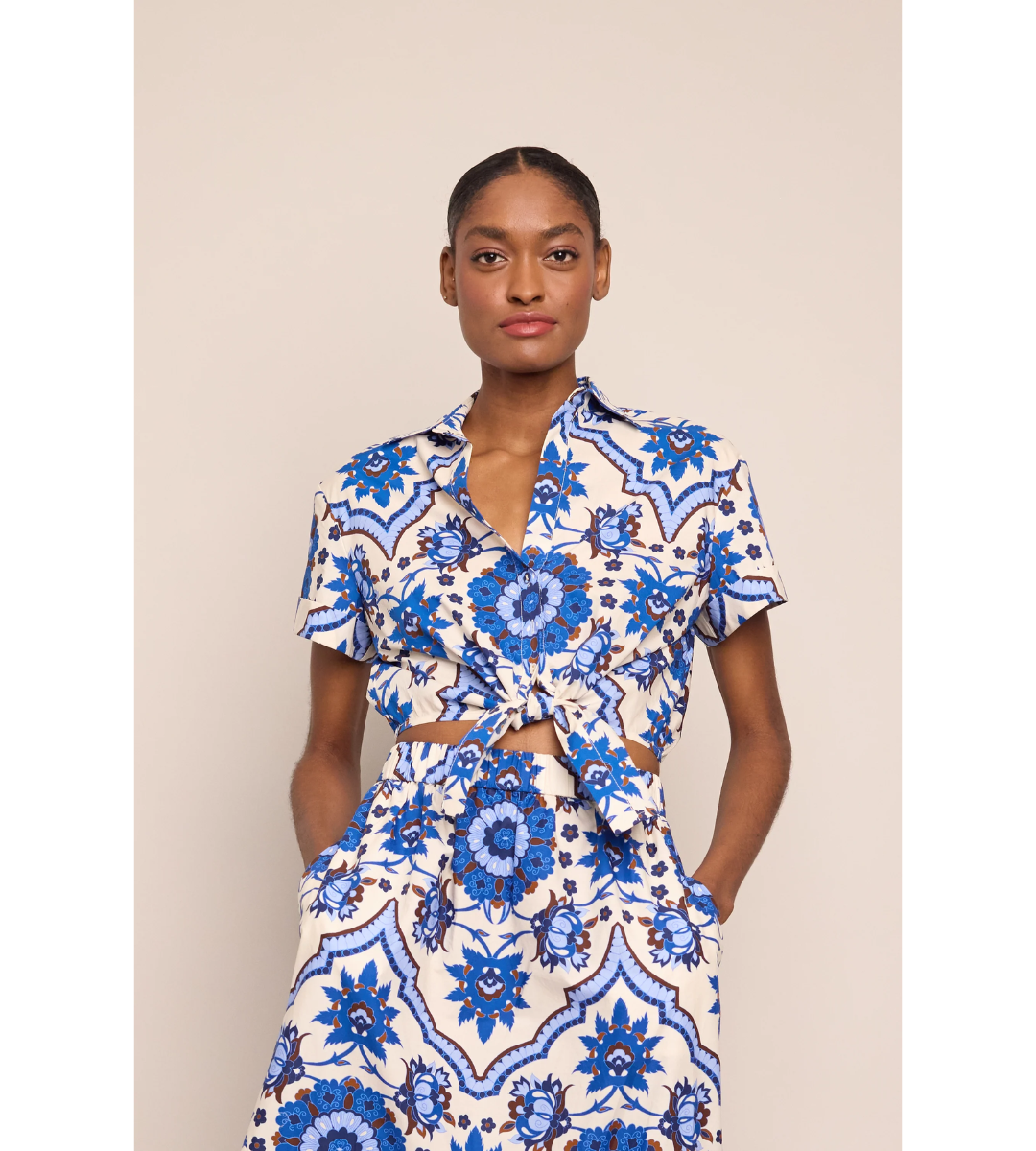 tie front blue and white coral print crop top short sleeve collared top