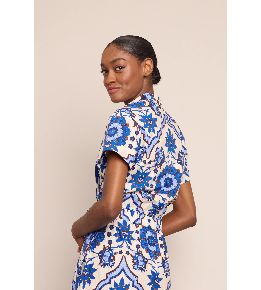 tie front blue and white coral print crop top short sleeve collared top